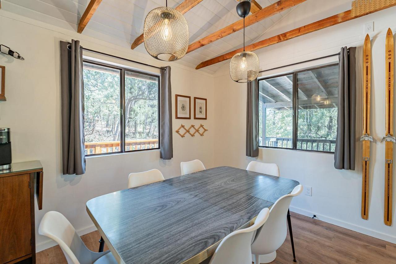 The Pine House - Cozy Mid-Century Modern, Pet-Friendly Villa Esterno foto