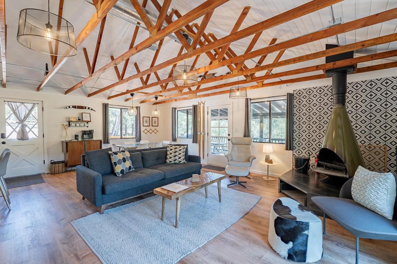 The Pine House - Cozy Mid-Century Modern, Pet-Friendly Villa Esterno foto