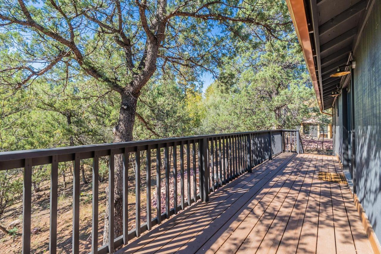 The Pine House - Cozy Mid-Century Modern, Pet-Friendly Villa Esterno foto