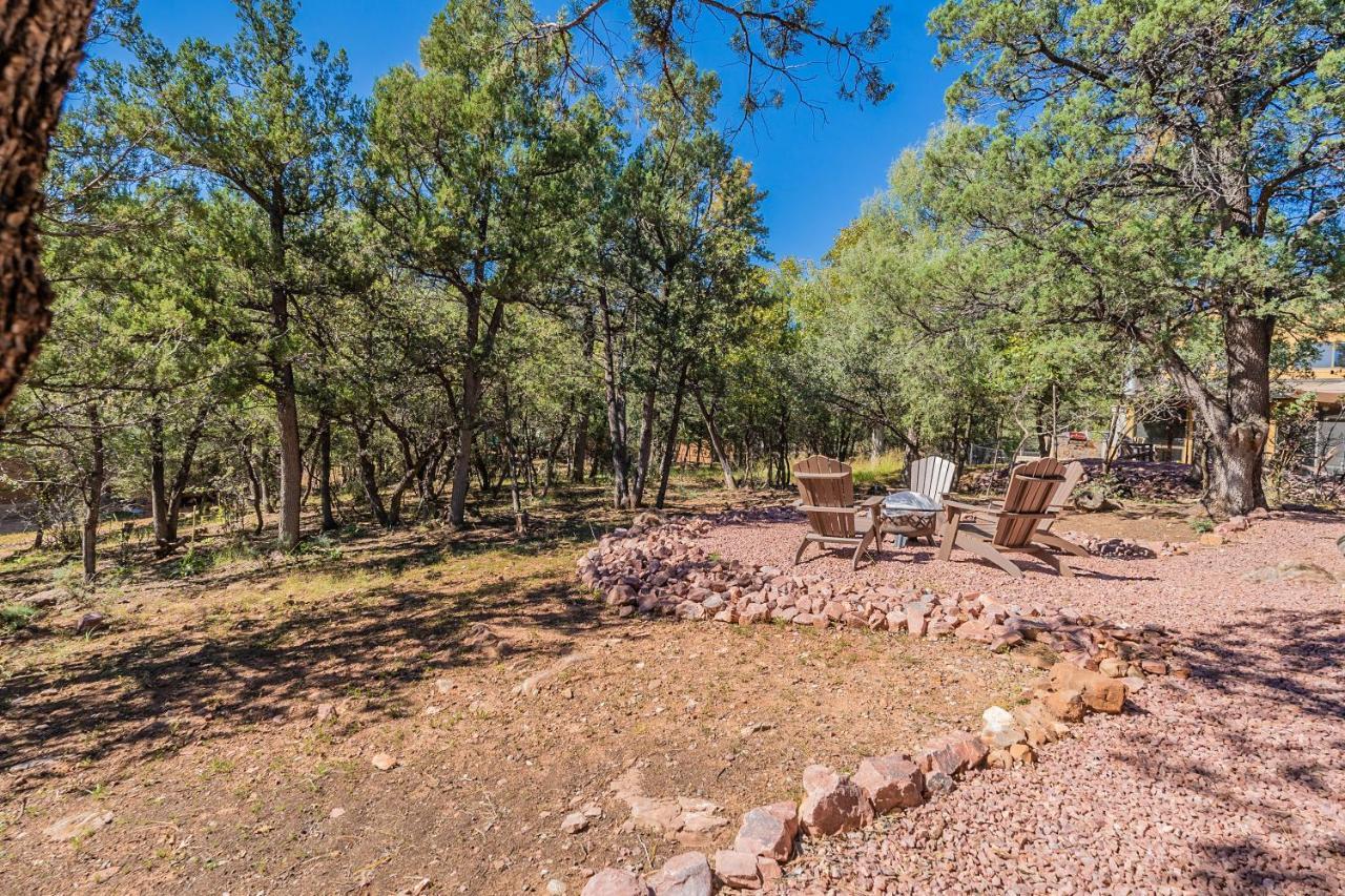 The Pine House - Cozy Mid-Century Modern, Pet-Friendly Villa Esterno foto