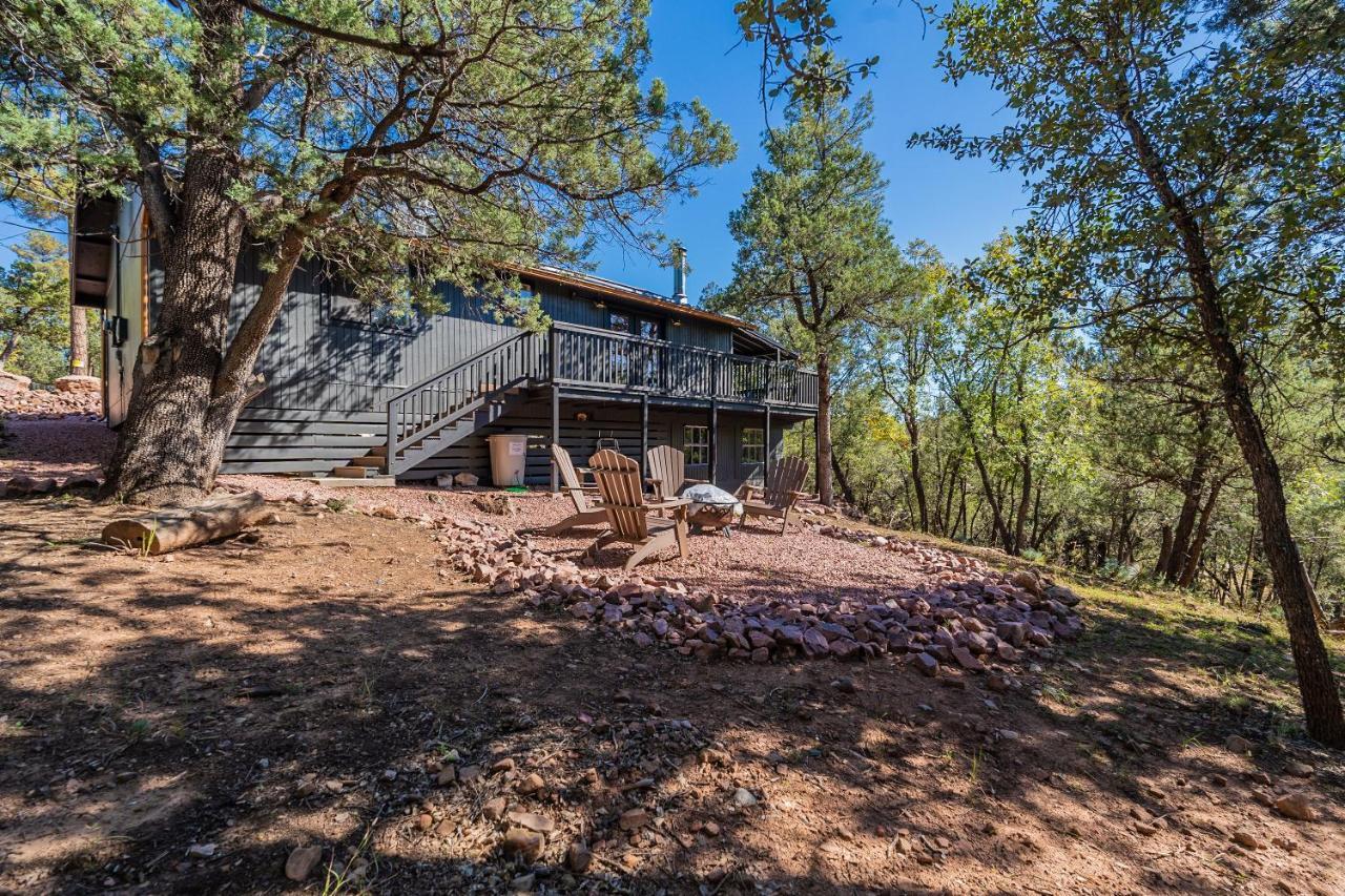 The Pine House - Cozy Mid-Century Modern, Pet-Friendly Villa Esterno foto