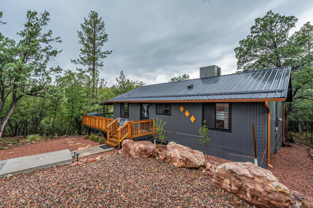 The Pine House - Cozy Mid-Century Modern, Pet-Friendly Villa Esterno foto